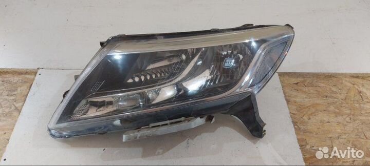 Фара галогеновая передняя левая Nissan Pathfinder