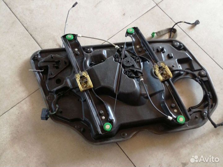 Стеклоподъемник передний на volvo xc60