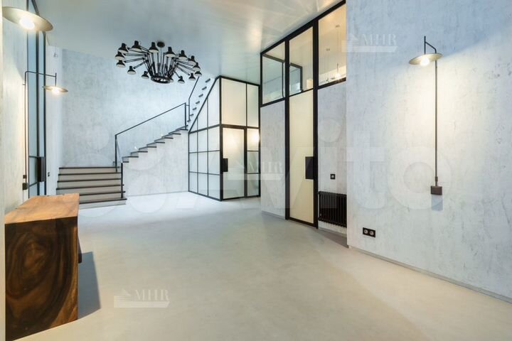 Дом 680 м² на участке 25 сот.