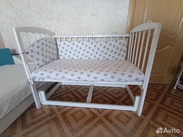Детская кроватка от 0 до 3 лет с маятником