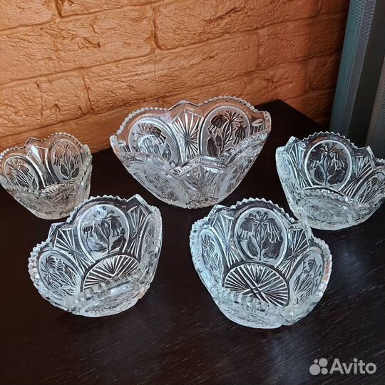 Набор хрустальных салатниц