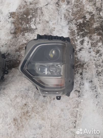 Hyundai Santa Fe 4 передние фары