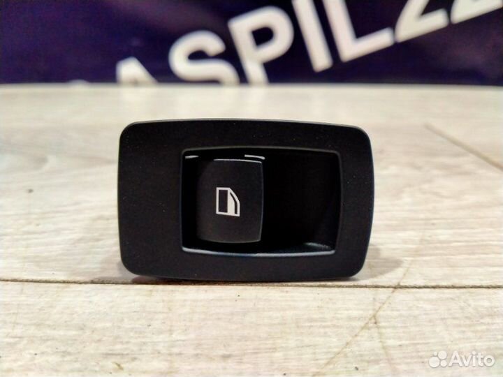 Блок управления стеклоподъемниками задний правый