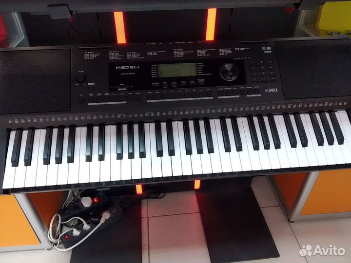 Синтезатор Medeli M361