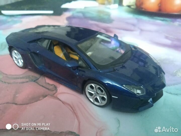 Коллекционная модель Lamborghini Aventador 1:24