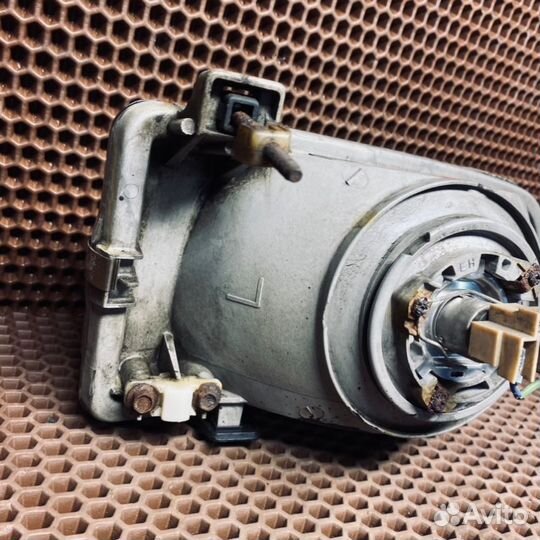 Фара левая Nissan Prairie 1991