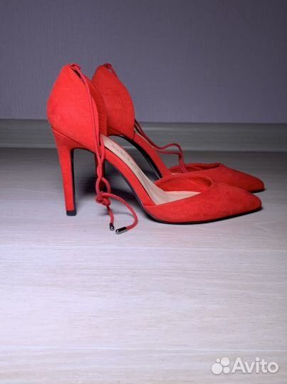 Туфли женские красные на шпильке 38 размер