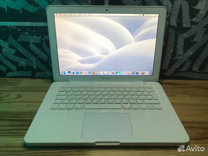 Белоснежный Apple MacBook Pro 13 2011