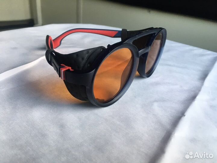 Очки солнцезащитные