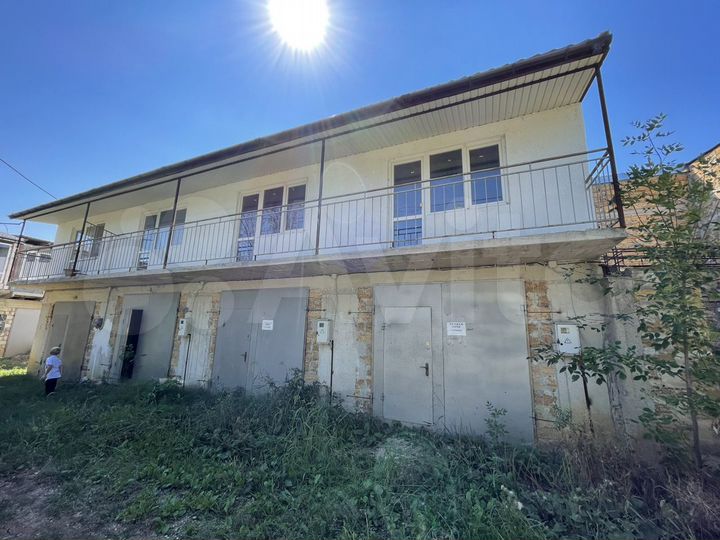 Гараж, > 30 м²