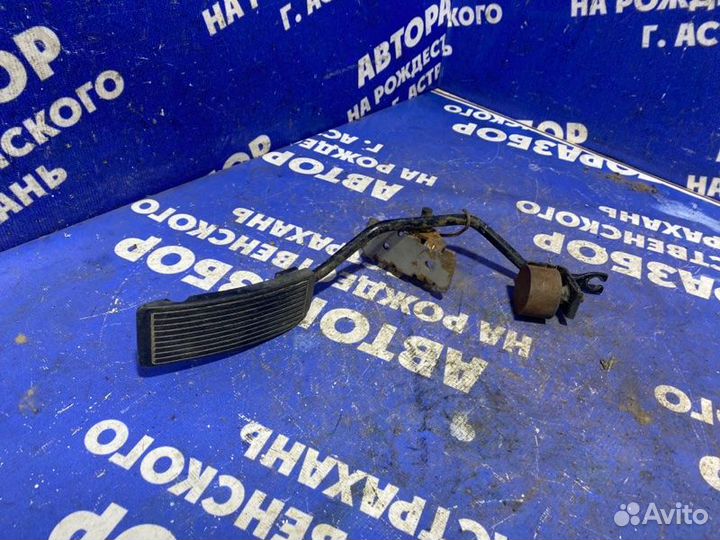 Педаль газа Nissan Primera P10 седан GA16DE 1993