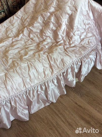 Покрывала одно и двухспальные новые