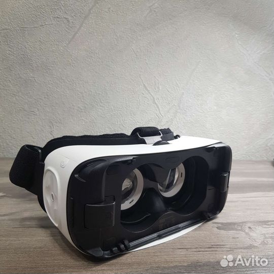 Очки виртуальной реальности Samsung Gear VR