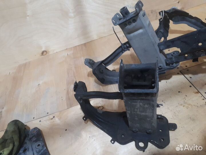 Кронштейн усилителя бампера мерседес 211