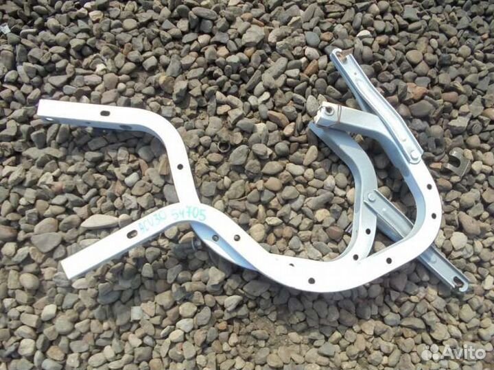 Крепление крышки багажника Toyota Camry ACV30