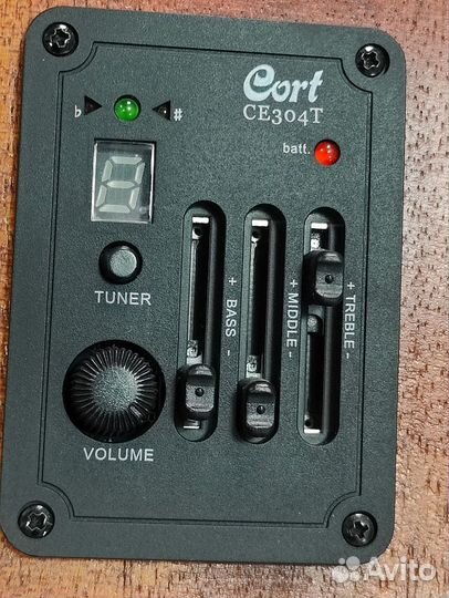 Акустическая гитара с приставкой электро