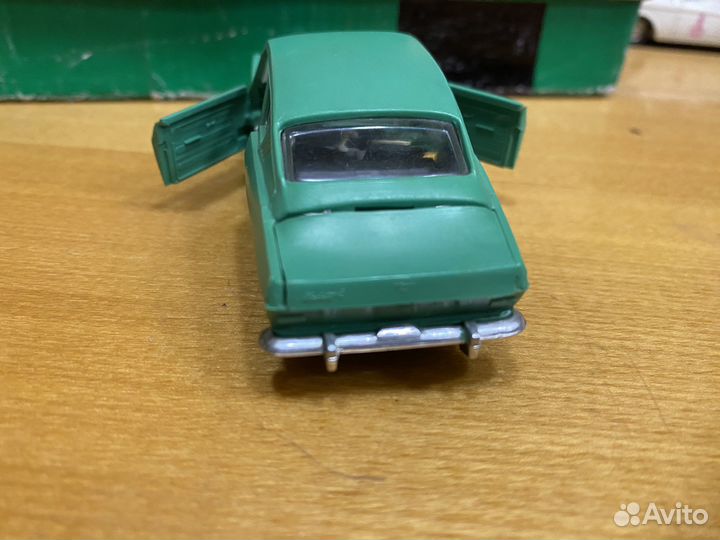 Модель авто 1:43 Опель кадет А15 пластик СССР