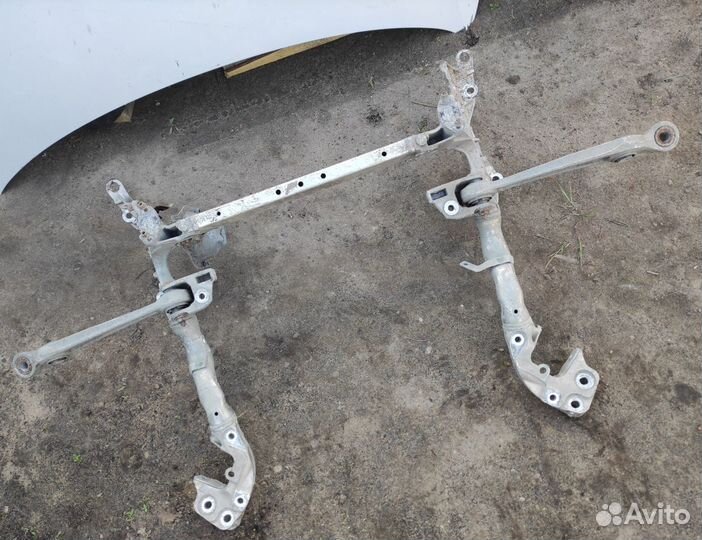 Подрамник передний Audi Q5 A4 2010