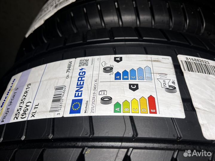 Michelin Pilot Sport 5 255/35 R19