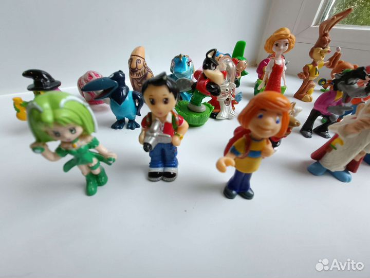 Фигурки из киндер сюрприза. штук