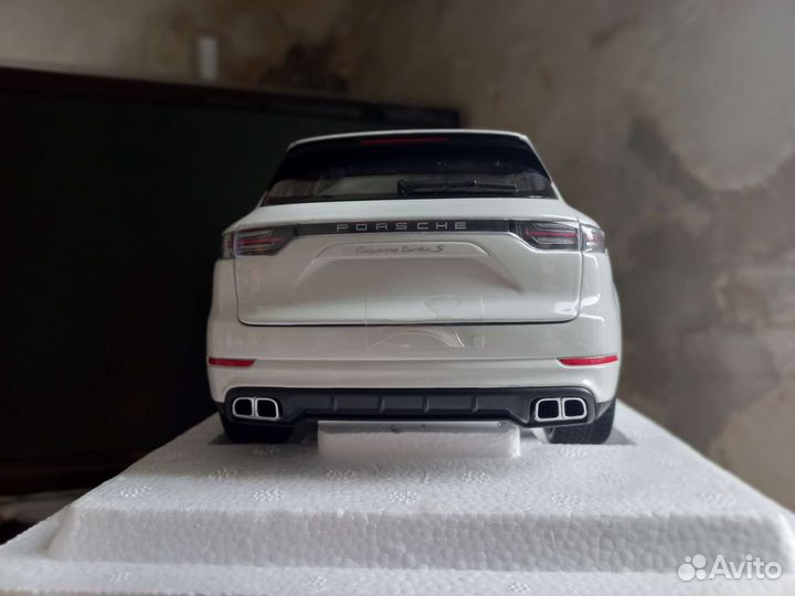 Porsche cayenne turbo s-2017 1:18