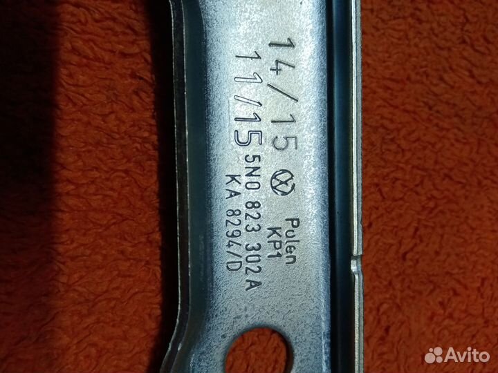 Петля капота правая VW Tiguan 2006-2017