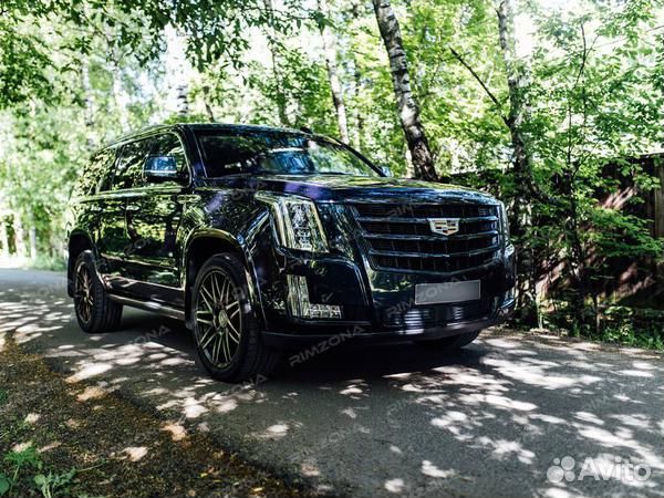 Кованые диски R22 на Cadillac Escalade