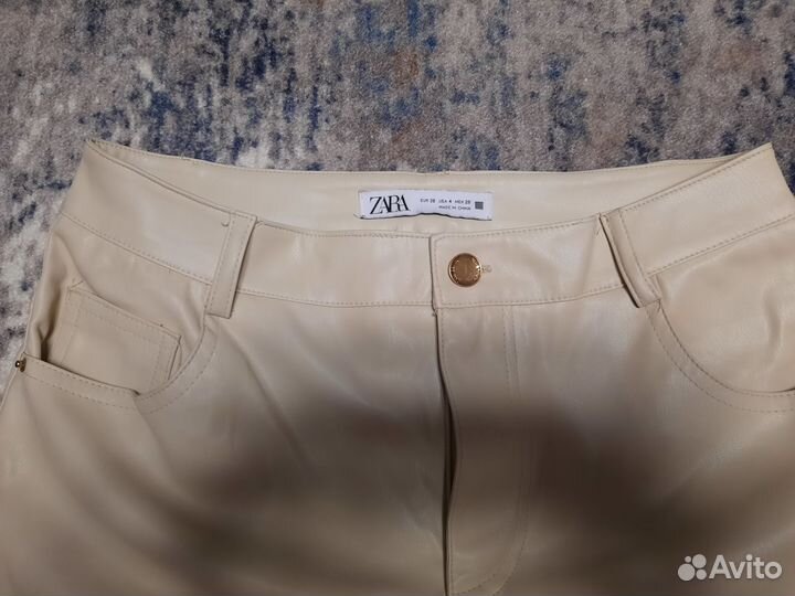 Пакет одежды с двумя кожаными брюками