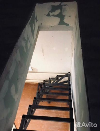 Металлический Каркас Забежной Лестницы на Второй Э