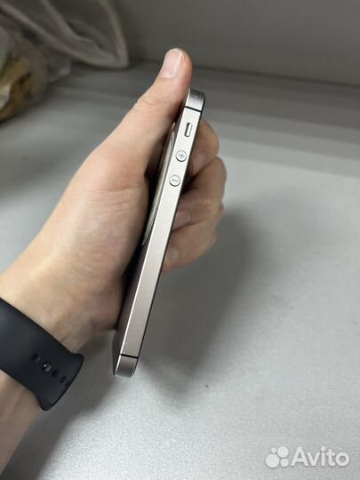 iPhone SE, 32 ГБ