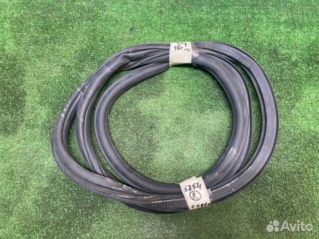 Уплотнитель дверного проема задний правый