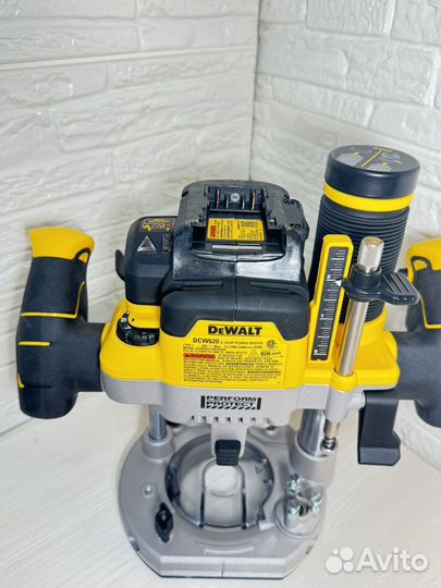 Фрезер аккумуляторный 20Вт Dewalt DCW620B