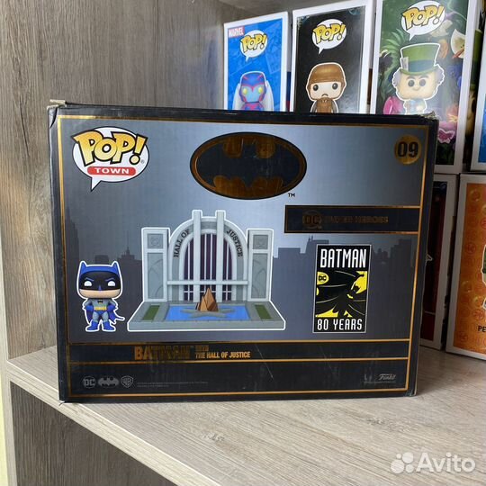 Funko Pop 09 Batman with the Hall of Justice