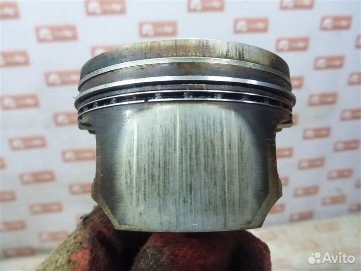 Поршень с шатуном Ford Focus DFW 2.0 2000