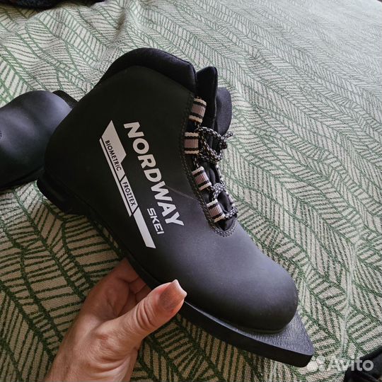 Лыжные ботинки