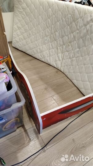 Детская кровать-машинка