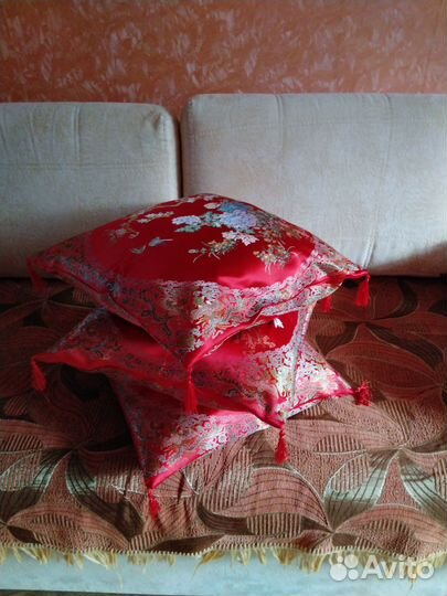 Подушка новая с новой декоративной наволоч 42х42