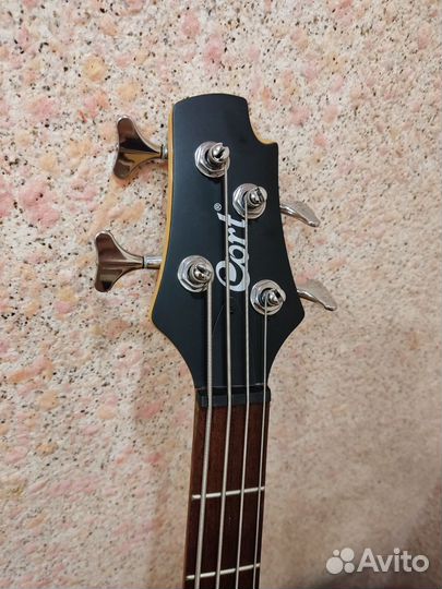 Бас гитара Cort
