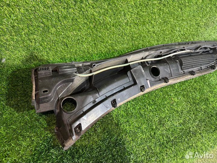 Жабо Toyota Voxy ZRR75