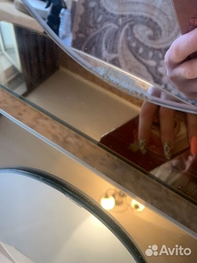 Зеркало в ванную с полочкой