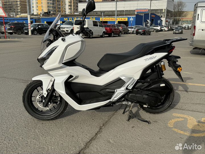 Мотоцикл Sharmax Maxi Scooter 200D Editions