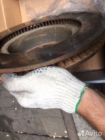 Продаются тормозные диски на Ленд Крузер 200