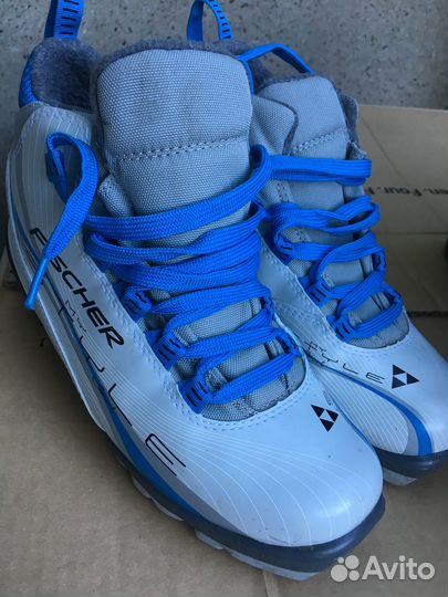 Продам лыжи с ботинками