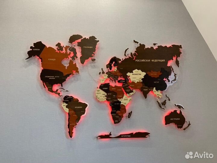 Деревянная карта мира с подсветкой на оргстекле
