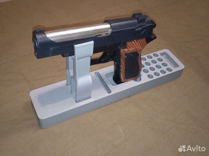 Ложемент для пистолета, 2 магазинов и 16 патронов