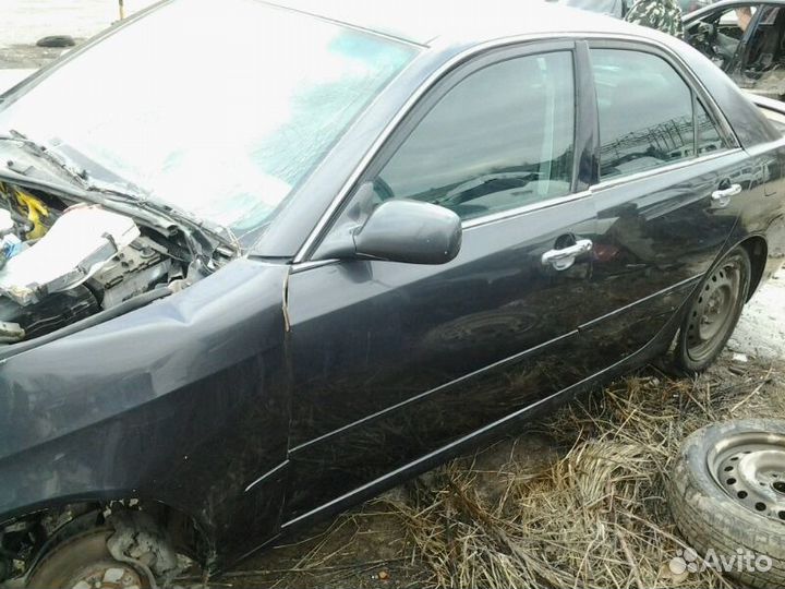 Передняя левая дверь на Toyota Mark II 110 кузов