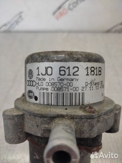 Насос вакуумный Skoda Octavia A5 1.6 2011