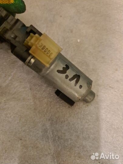 Мотор стеклоподъемника задний левый Kia Sportage 2