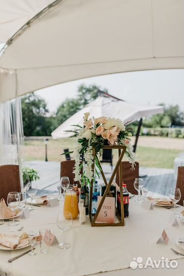 Аренда свадебных стоек, свадебный декор