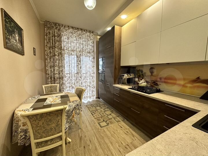 2-к. квартира, 81 м², 2/4 эт.